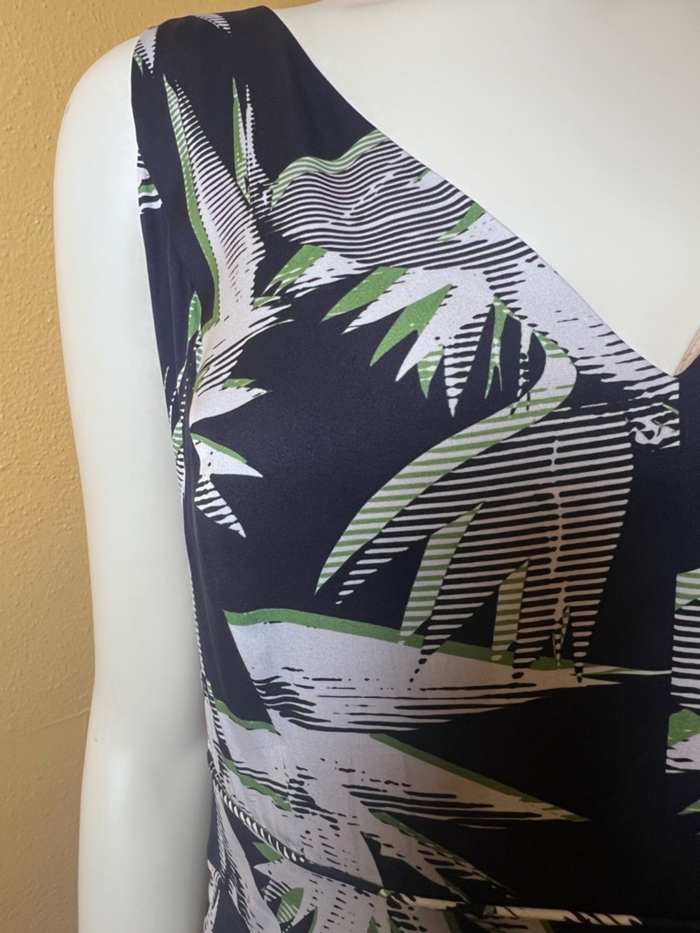 Nordstrom Silk Blend Classiques Entier Navy Tropical-Print V-Neck Midi Dress, 10 - Picture 5 of 10